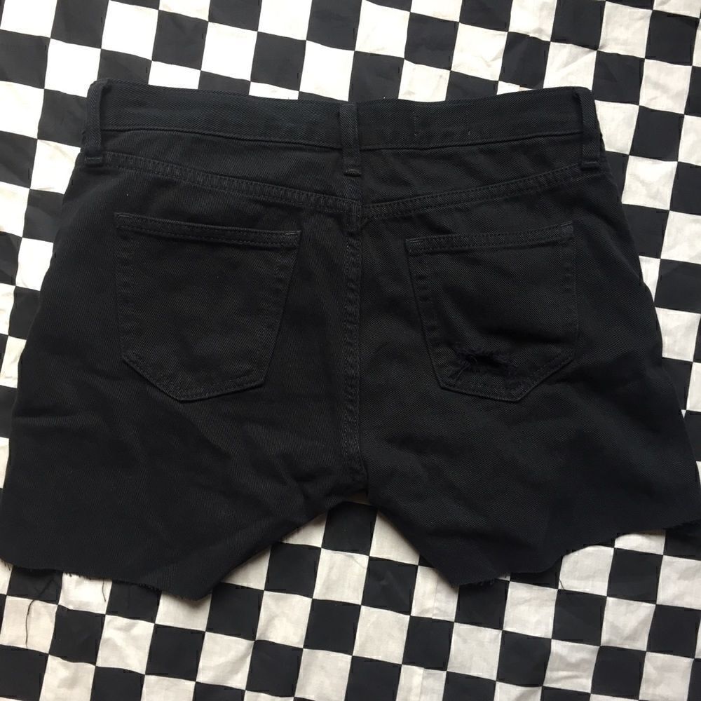 Distressed gap shorts   - Picture 5 of 7